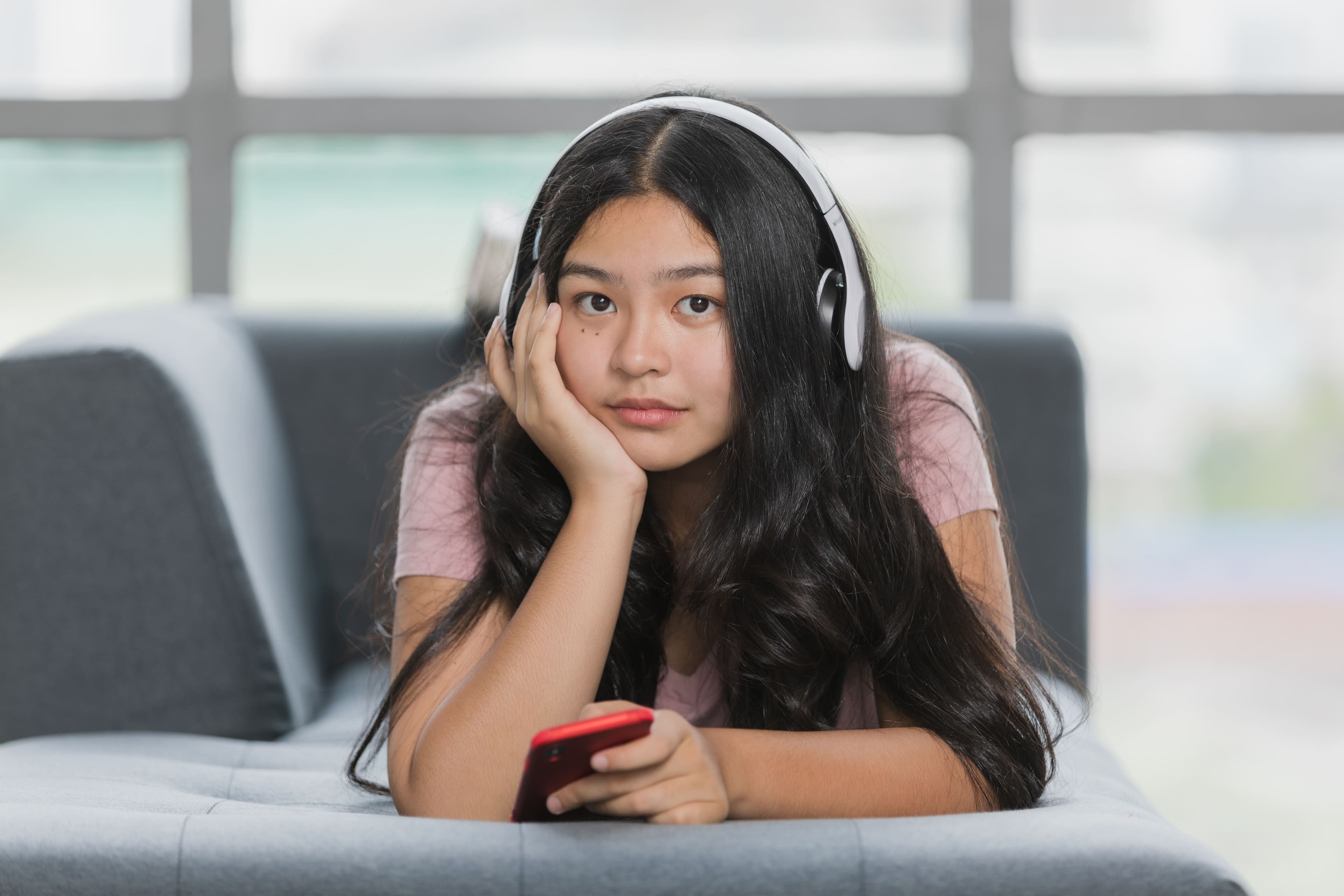 Introvert Bukan Halangan, Kamu Tetap Bisa Tampil Menawan dengan Caramu Sendiri!