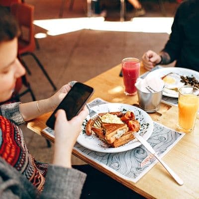 Serunya Buka Puasa Bareng Besties Menjelang Puasa Berakhir