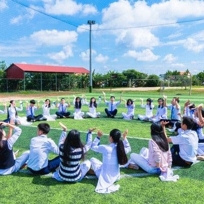 Sekolah Ngelarang Bawa HP? Ini 4 Tips Biar Kamu Tetap Update