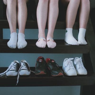 Yuk Makeover Sneakers Lama Kamu dengan 5 Inspirasi Ide Berikut Ini